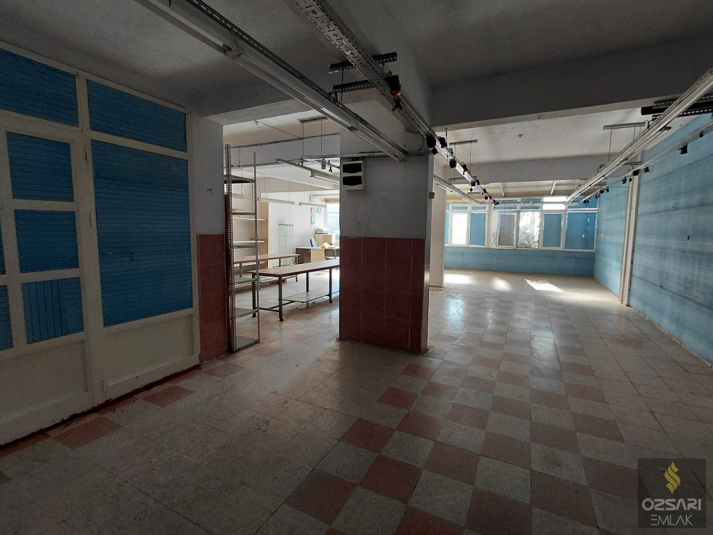 BORNOVA İNÖNÜ MAHALLESİNDE HER İŞE UYGUN KULLANIŞLI FERAH DÜKKAN