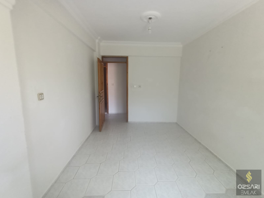 BORNOVA İNÖNÜ MAHALLESİ SEYİT ŞANLI LİSESİNİN ARKASINDA KİRALIK DOĞALGAZLI DAİRE