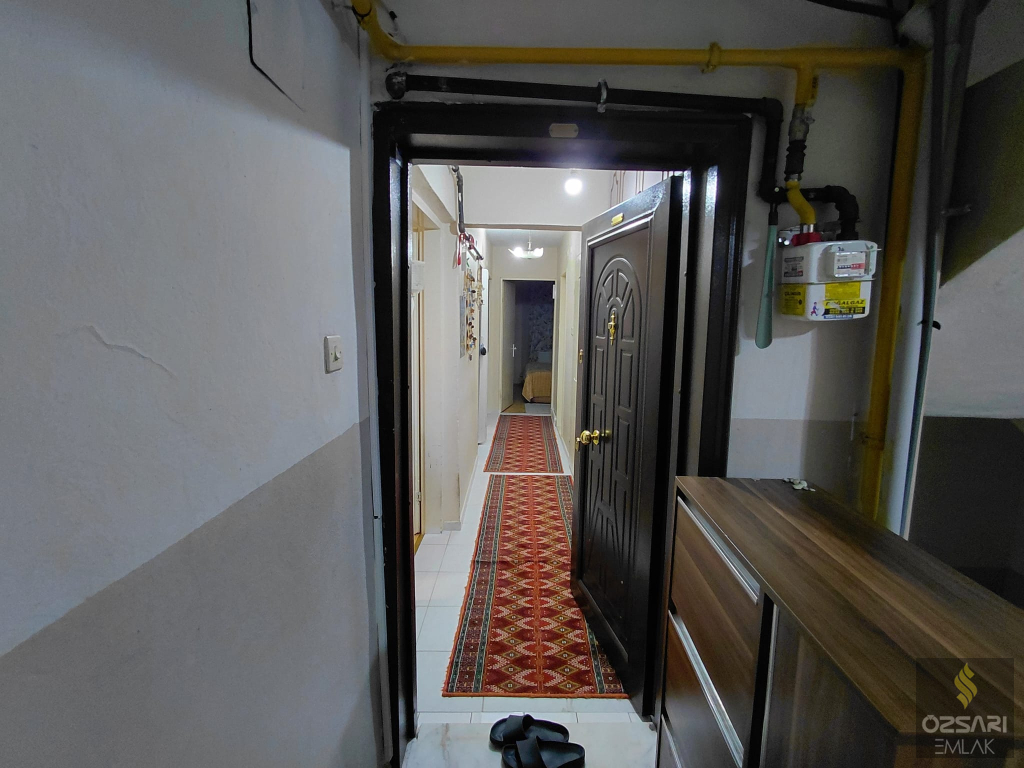 BORNOVA EVKA4 2+1 KAPALI MUTFAK DOĞALGAZLI GÜNEYCEPHE SATILIK DAİRE