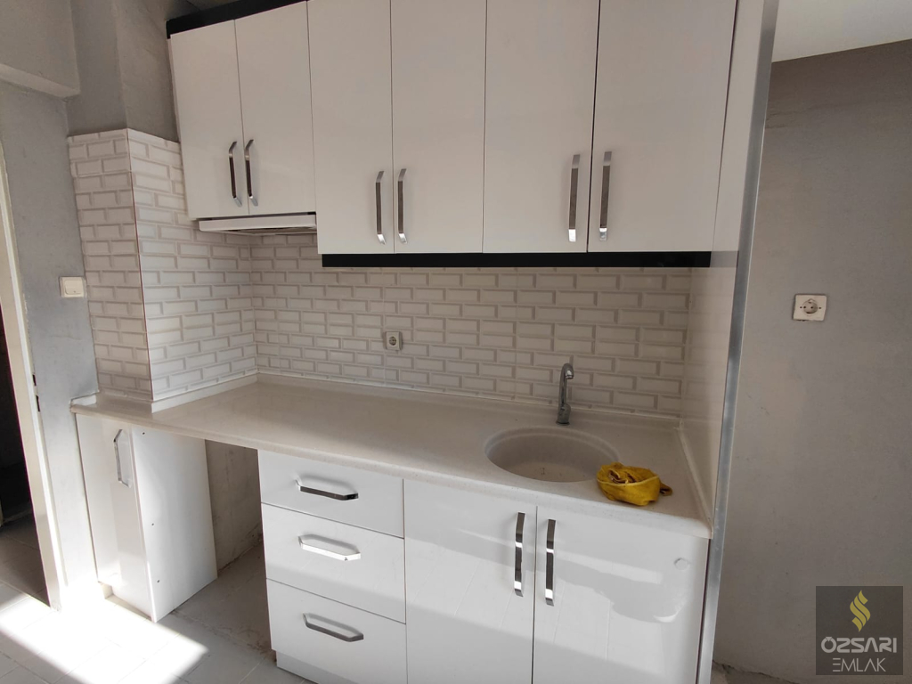 BORNOVA EVKA 4 2+1 GÜNEY CEPHE KİRALIK DAİRE