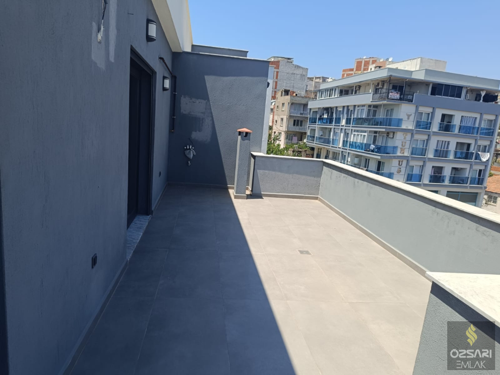 BORNOVA ŞEHİRHASTANESİ KARŞISI ÖZEL TERASLI EBEVEYN BANYOLU GİYİNME ODALI SATILI