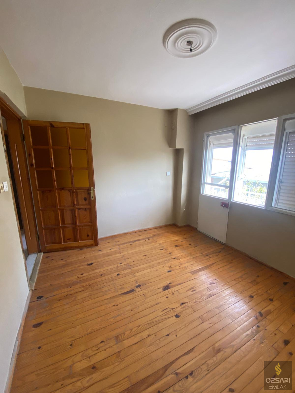 Bornova İnönü Mah. 4katlı 4daireli Komple Satılık Bina