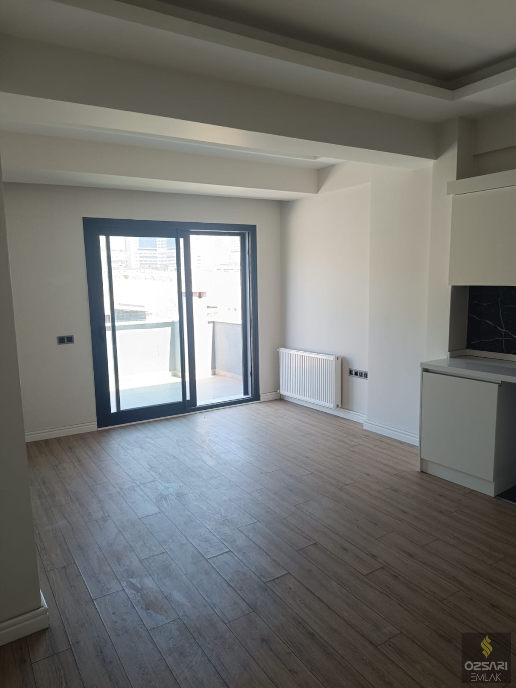BORNOVA ŞEHİRHASTANESİ KARŞISI ÖZEL TERASLI EBEVEYN BANYOLU GİYİNME ODALI SATILI