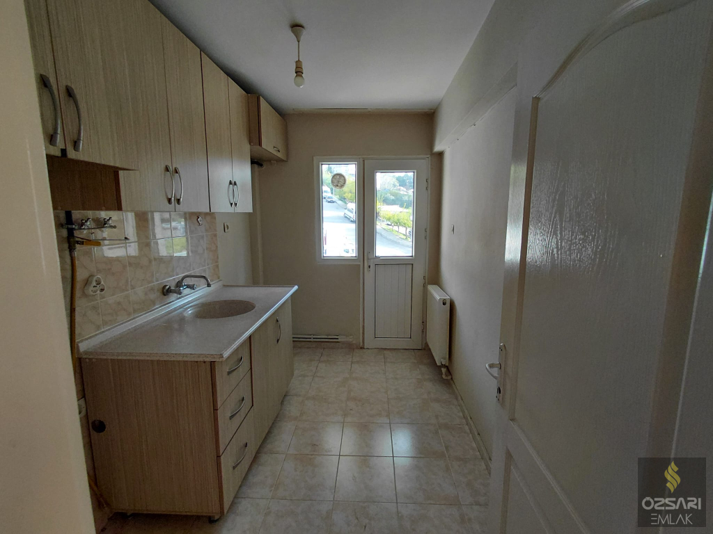 BORNOVA EVKA 4 3+1 YAPILI DOĞALGAZLI KİRALIK DAİRE