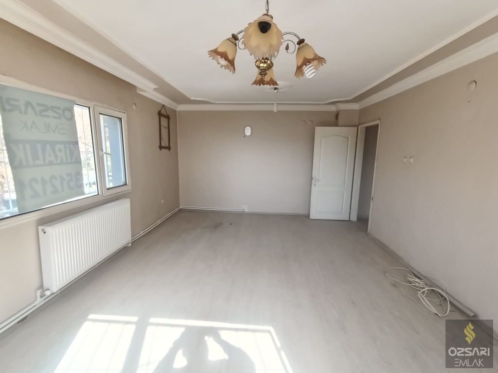BORNOVA EVKA 4 3+1 DOĞALGAZLI KİRALIK DAİRE