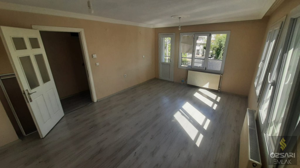 Bornova Atatürk mah. kiralık 3+1 doğalgazlı ve klimalı daire