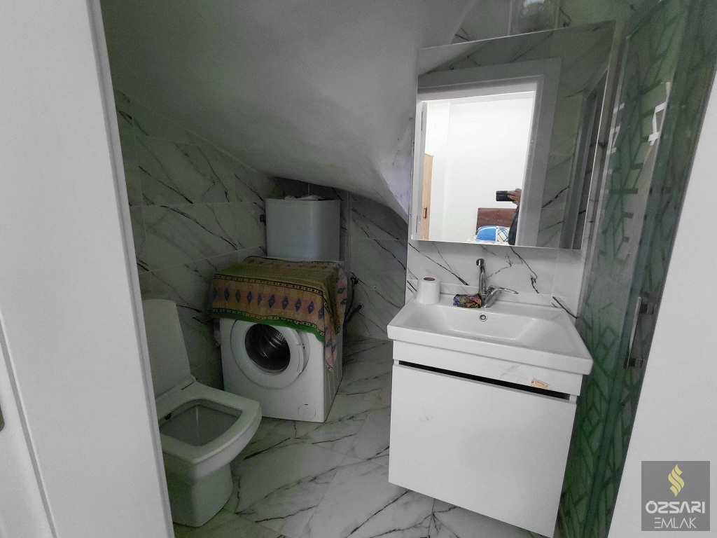 BORNOVA ATATÜRK MAHALLESİNDE 1+1 İKİADET FULL EŞYALI KLİMALI KİRALIK DAİRE YENİ