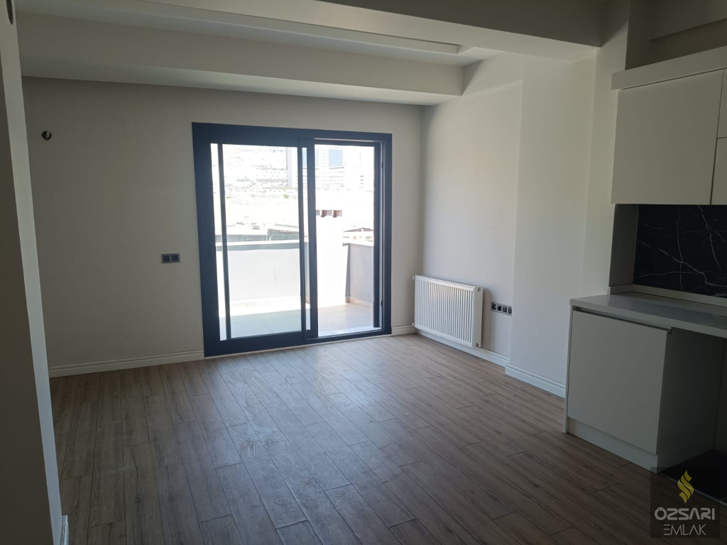 BORNOVA ŞEHİRHASTANESİ KARŞISI ÖZEL TERASLI EBEVEYN BANYOLU GİYİNME ODALI SATILI