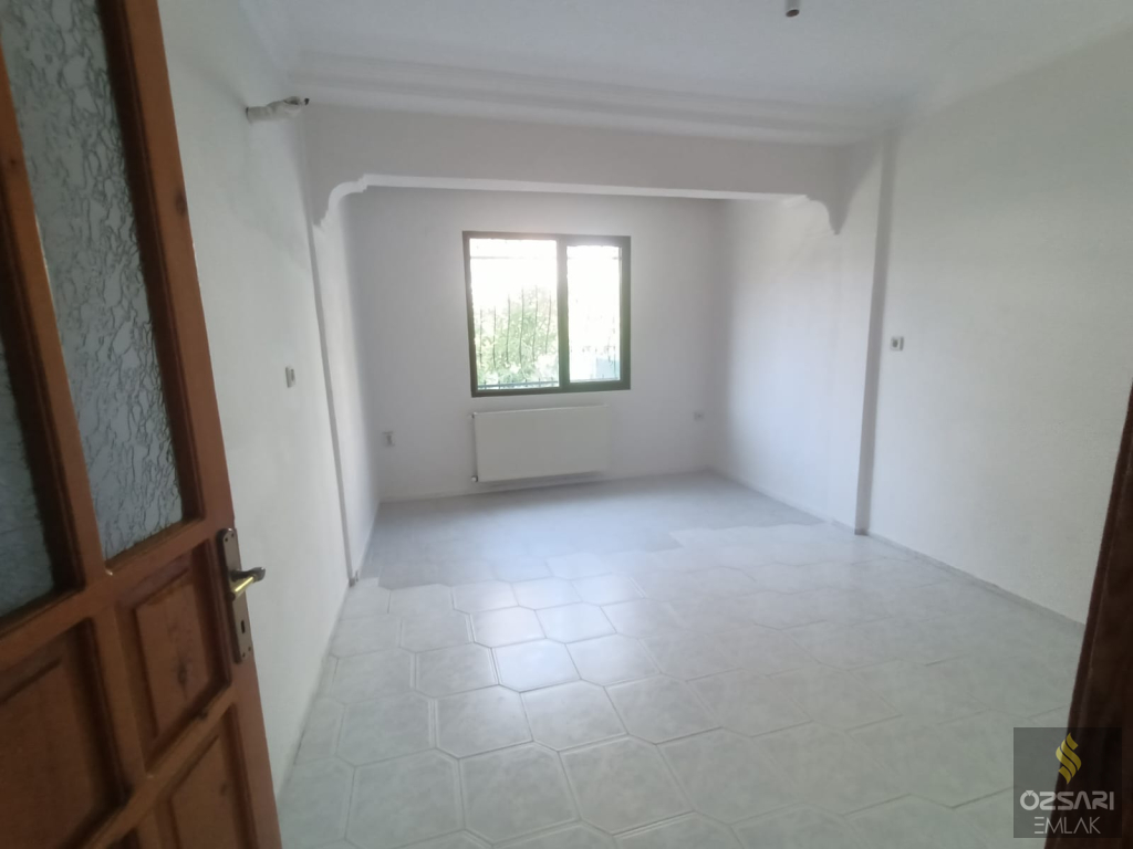BORNOVA İNÖNÜ MAHALLESİ SEYİT ŞANLI LİSESİNİN ARKASINDA KİRALIK DOĞALGAZLI DAİRE