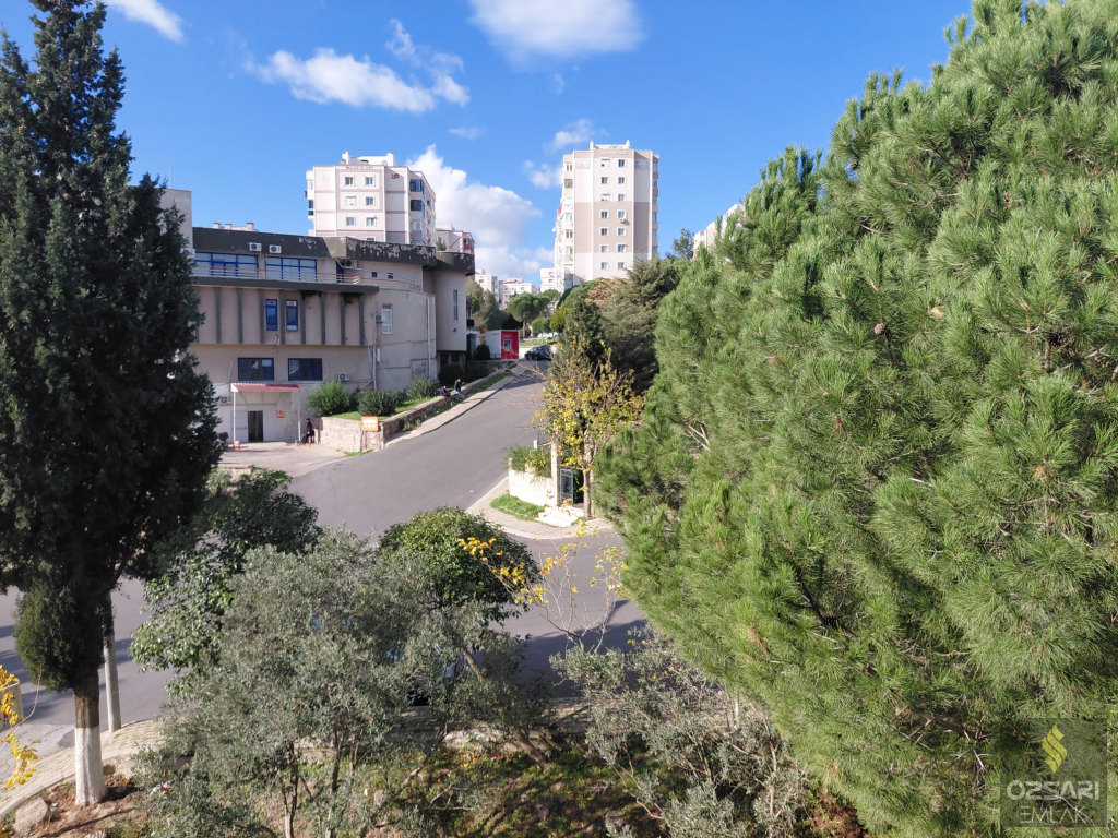 BORNOVA EVKA 4 2+1 AÇIK MUTFAK DOĞALGAZLI KİRALIK DAİRE