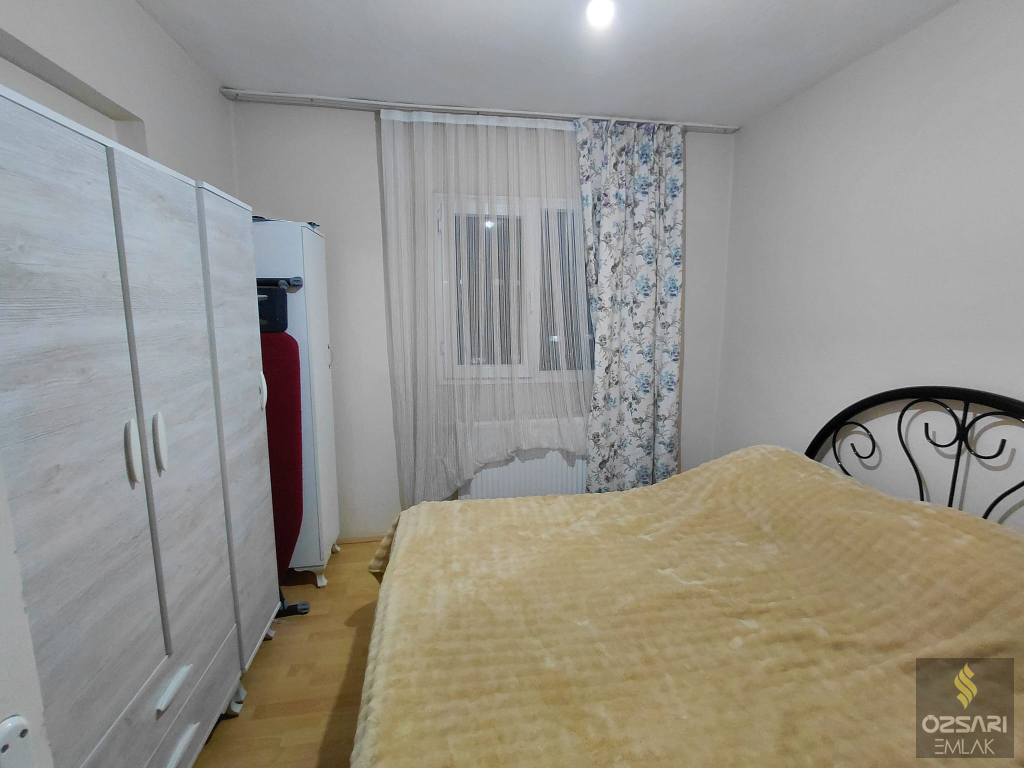 BORNOVA EVKA4 2+1 KAPALI MUTFAK DOĞALGAZLI GÜNEYCEPHE SATILIK DAİRE