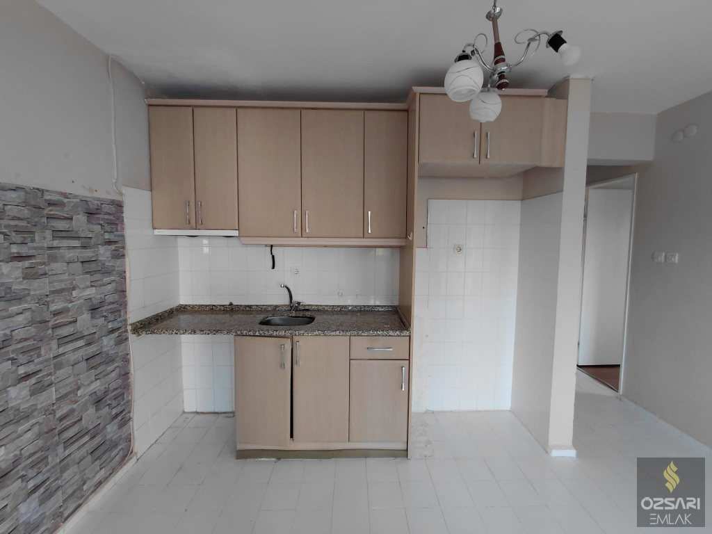 BORNOVA EVKA4 2+1 DOĞALGAZLI FERAH KİRALIK DAİRE