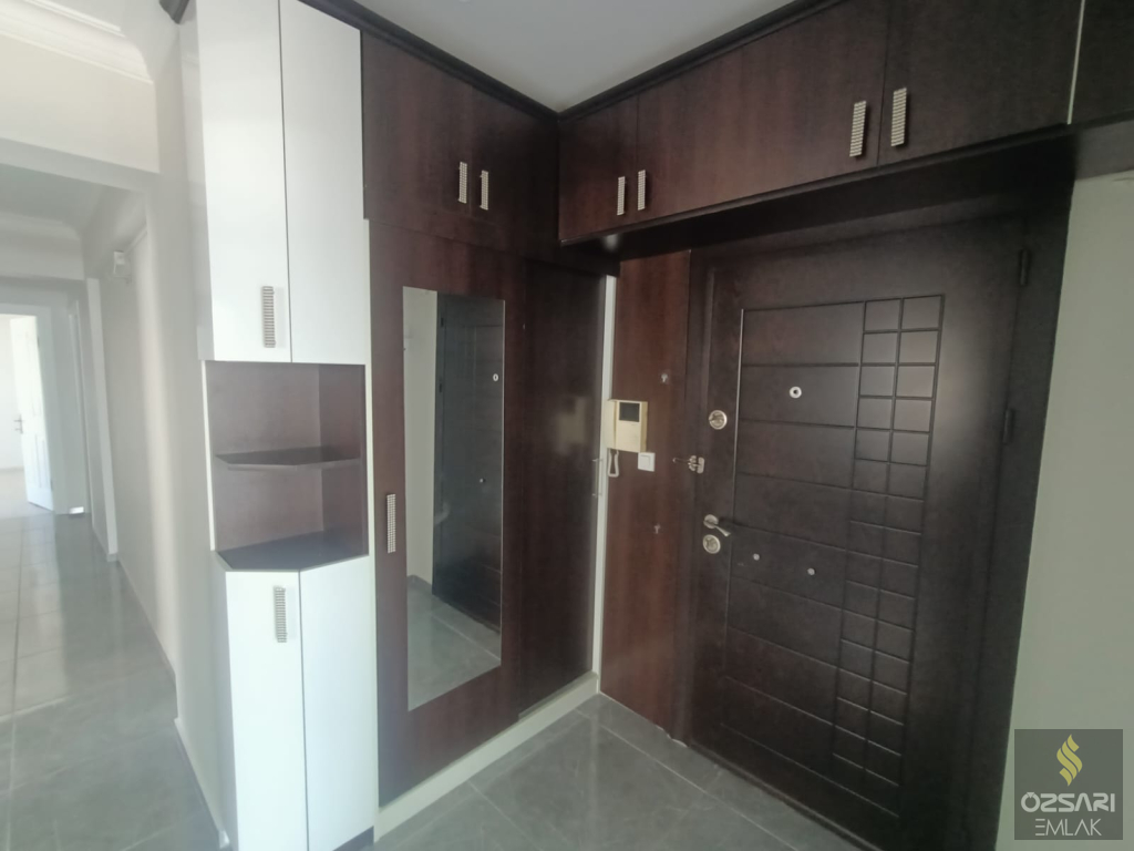 BORNOVA İNÖNU BARBAROS CADDESİNDE EGEYAŞAM EVLERİ SİTESİNDE 3+1FULL YAPILI DAİRE