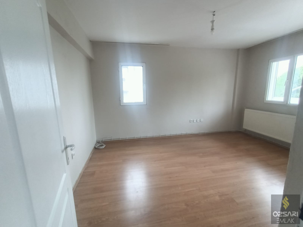 BORNOVA EVKA 1+1 DOĞALGAZLI YAPILI KAPALI MUTFAK KİRALIK DAİRE