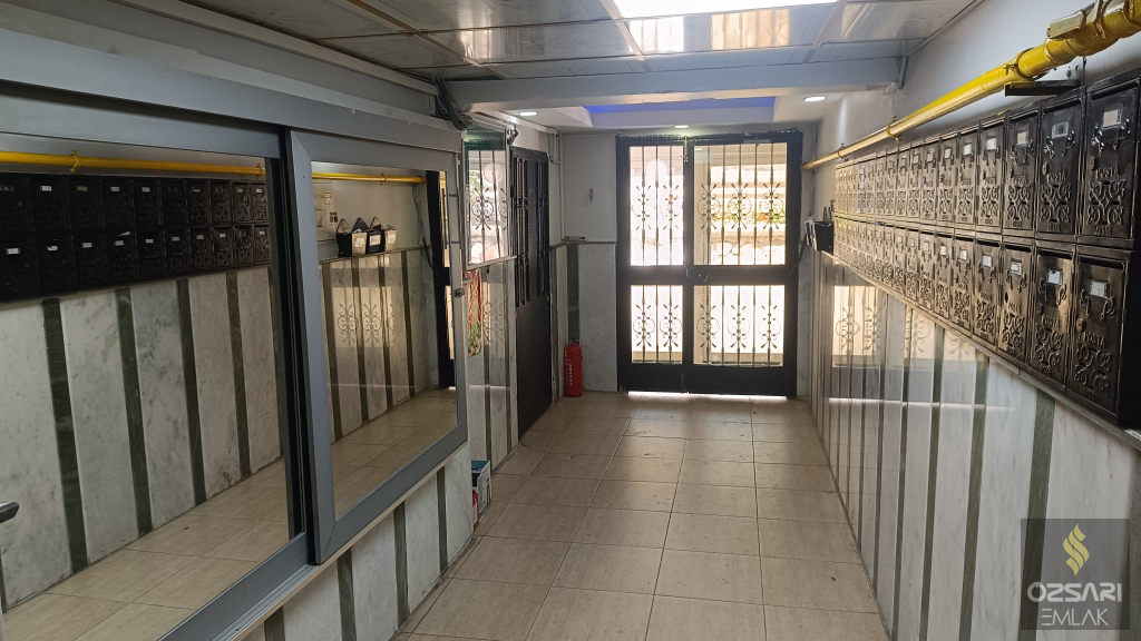 BORNOVA EVKA 4 3+1 DOĞALGAZLI KİRALIK DAİRE