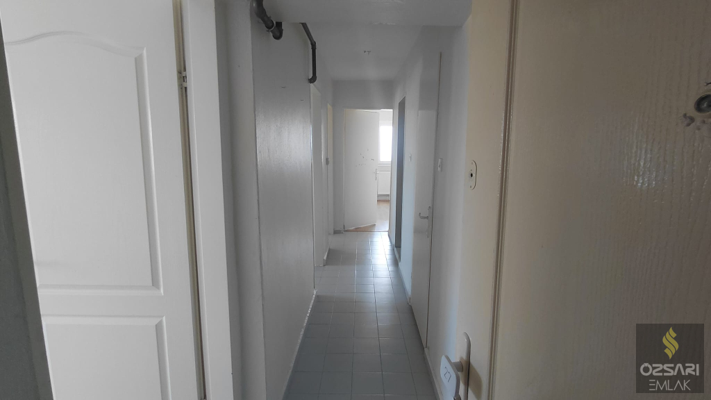 BORNOVA EVKA 4 2+1 DOĞALGAZLI FERAH KİRALIK DAİRE