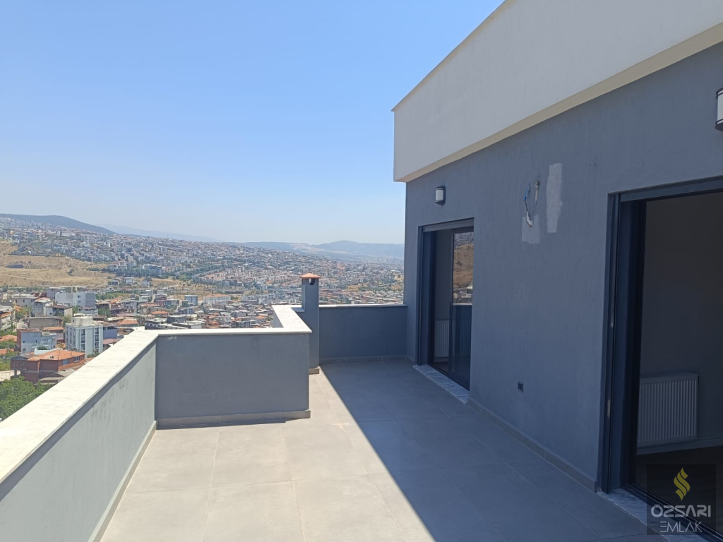 BORNOVA ŞEHİRHASTANESİ KARŞISI ÖZEL TERASLI EBEVEYN BANYOLU GİYİNME ODALI SATILI