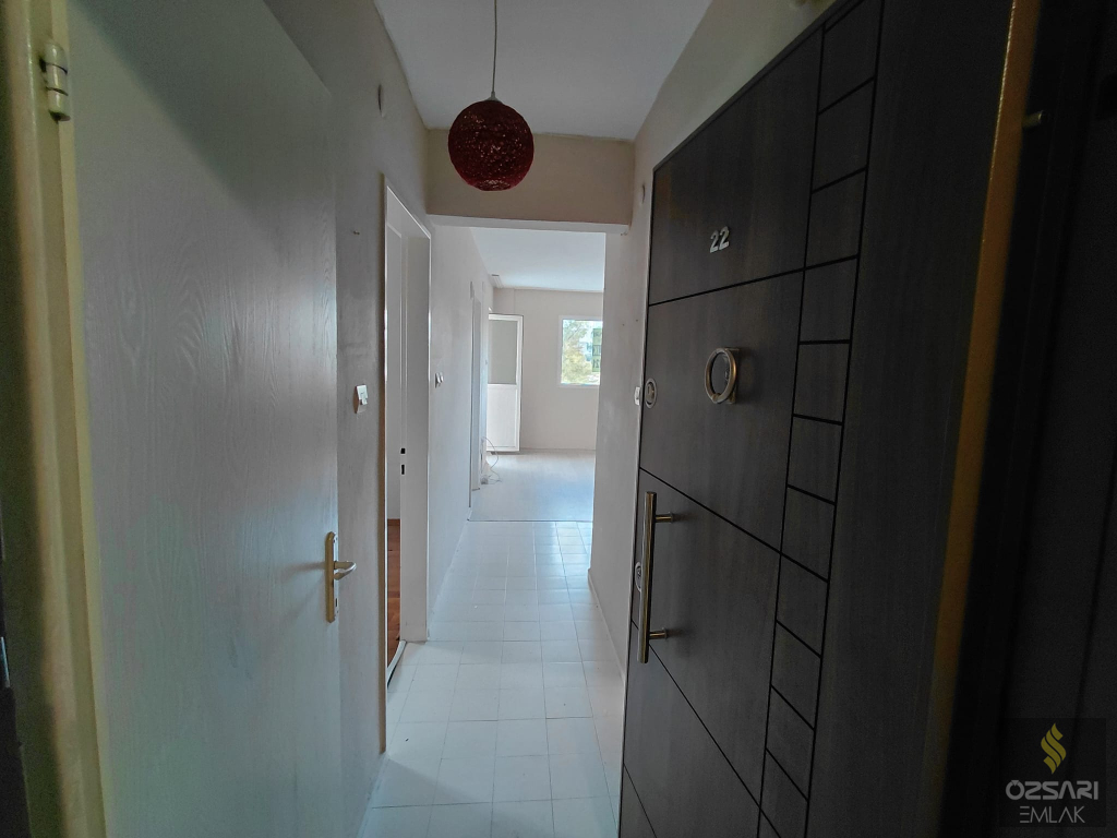 BORNOVA EVKA4 2+1 DOĞALGAZLI FERAH KİRALIK DAİRE