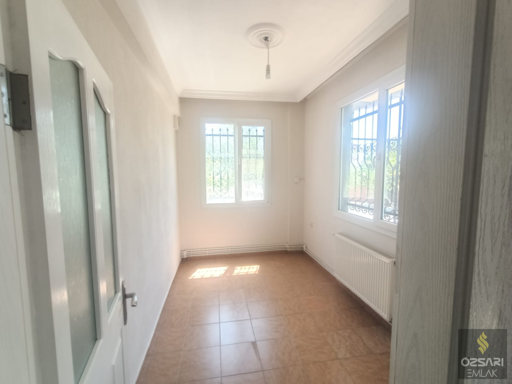 BORNOVA İNÖNÜ MAHALLESİNDE 2+1 DOĞALGAZLI KİRALIK DAİRE