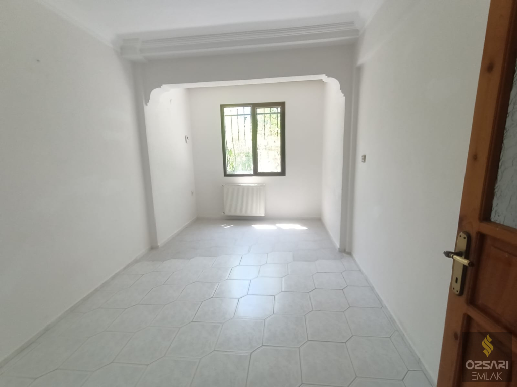 BORNOVA İNÖNÜ MAHALLESİ SEYİT ŞANLI LİSESİNİN ARKASINDA KİRALIK DOĞALGAZLI DAİRE
