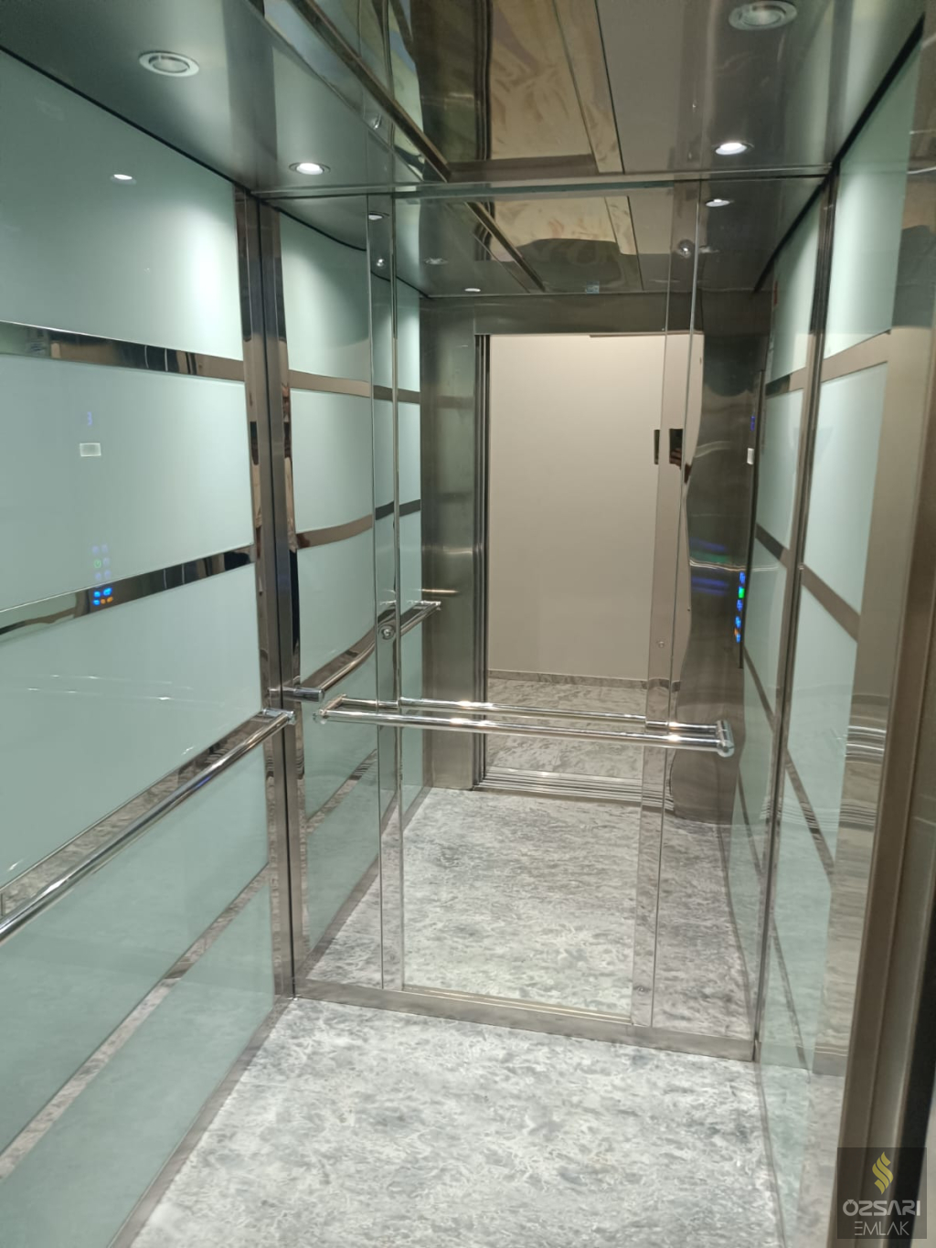 BORNOVA ŞEHİRHASTANESİ KARŞISI ÖZEL TERASLI EBEVEYN BANYOLU GİYİNME ODALI SATILI