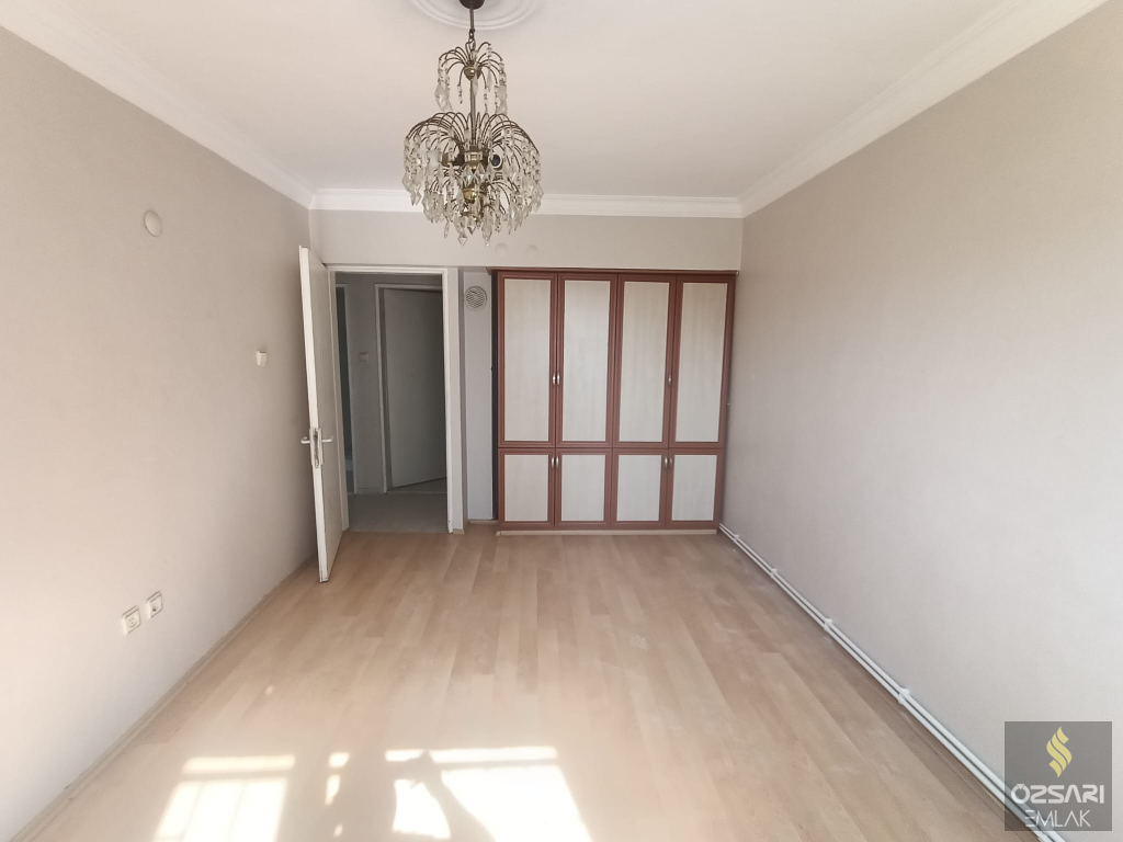 BORNOVA EVKA 4 3+1 DOĞALGAZLI KİRALIK DAİRE