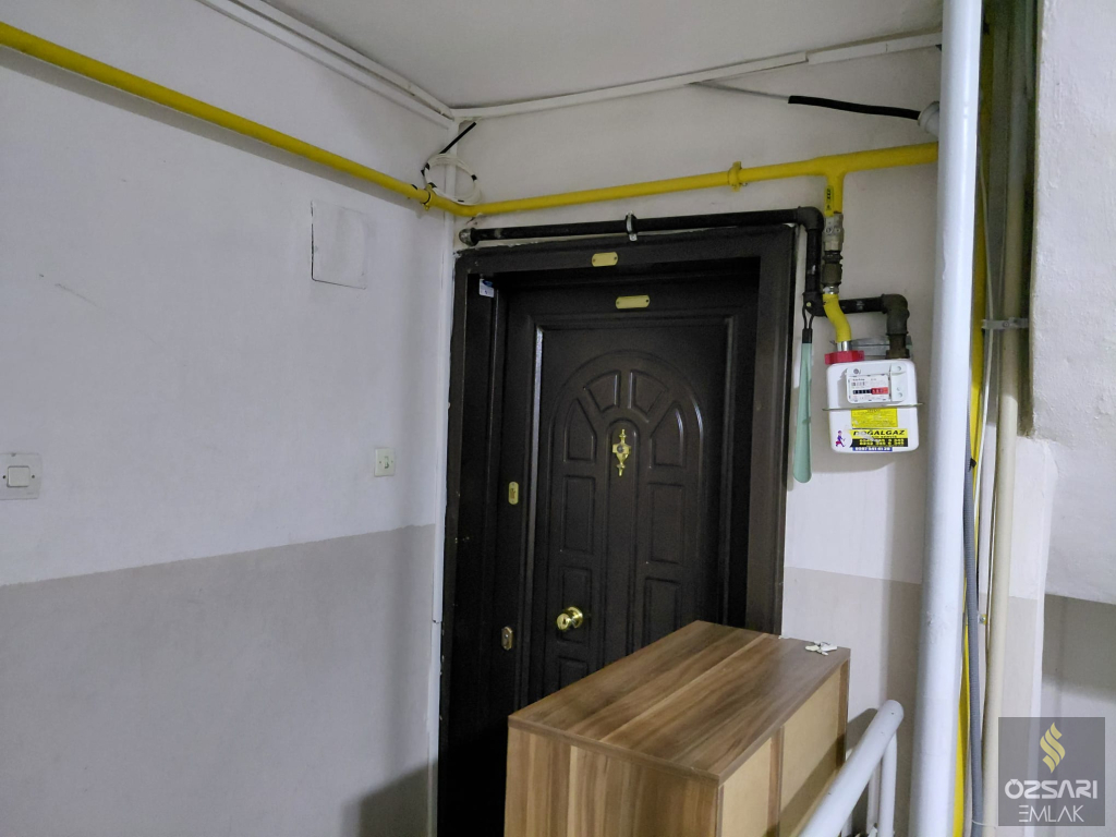BORNOVA EVKA4 2+1 KAPALI MUTFAK DOĞALGAZLI GÜNEYCEPHE SATILIK DAİRE