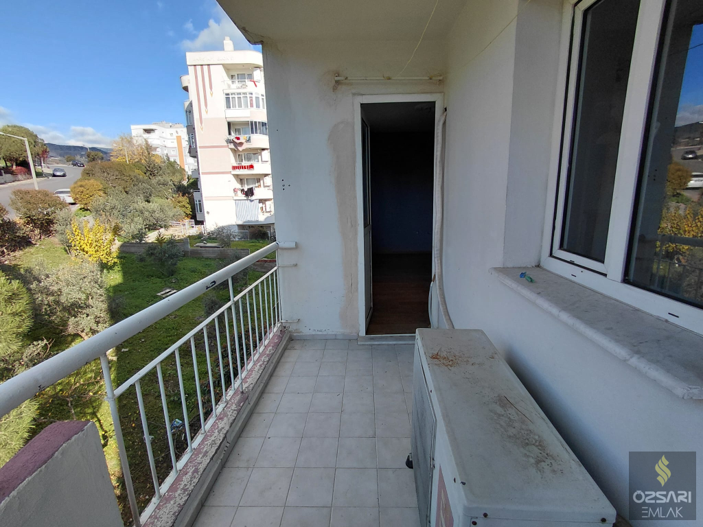 BORNOVA EVKA 4 2+1 AÇIK MUTFAK DOĞALGAZLI KİRALIK DAİRE