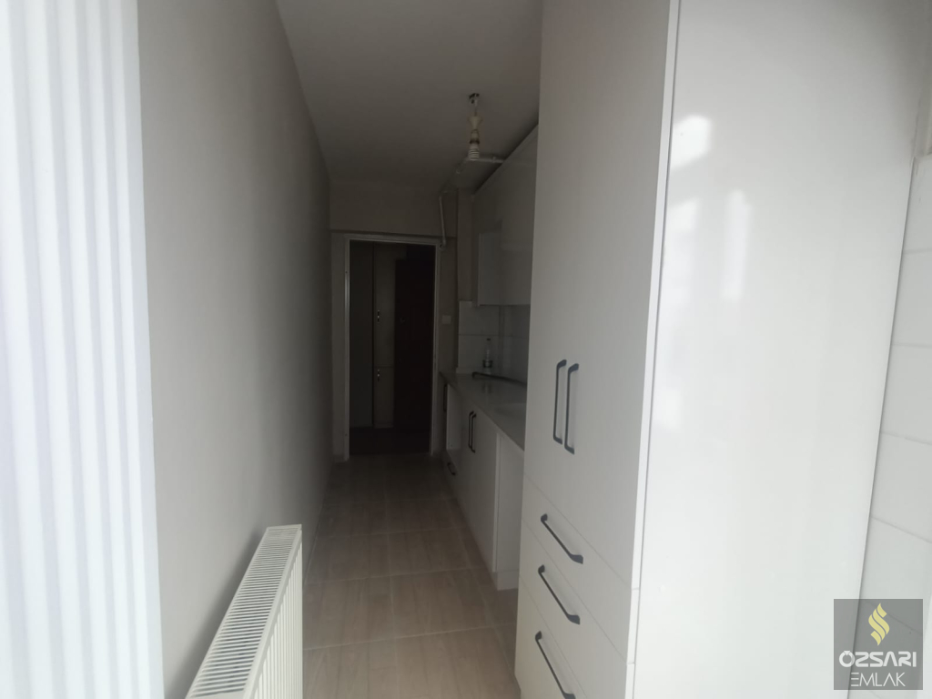 BORNOVA EVKA 1+1 DOĞALGAZLI YAPILI KAPALI MUTFAK KİRALIK DAİRE