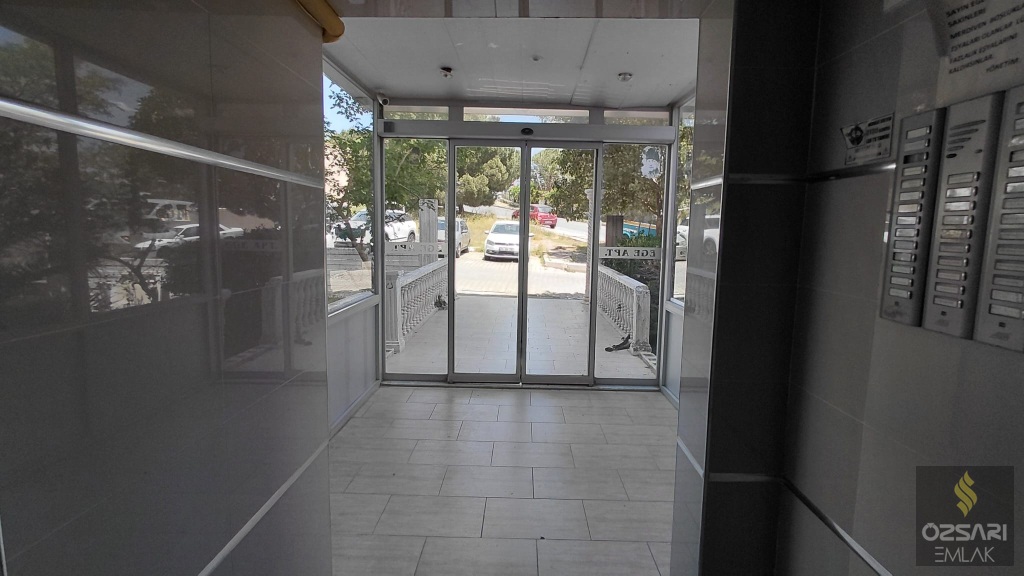 BORNOVA EVKA 4 2+1 DOĞALGAZLI FERAH KİRALIK DAİRE