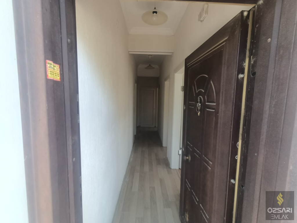 BORNOVA İNÖNÜ MAHALLESİNDE 2+1 DOĞALGAZLI KİRALIK DAİRE