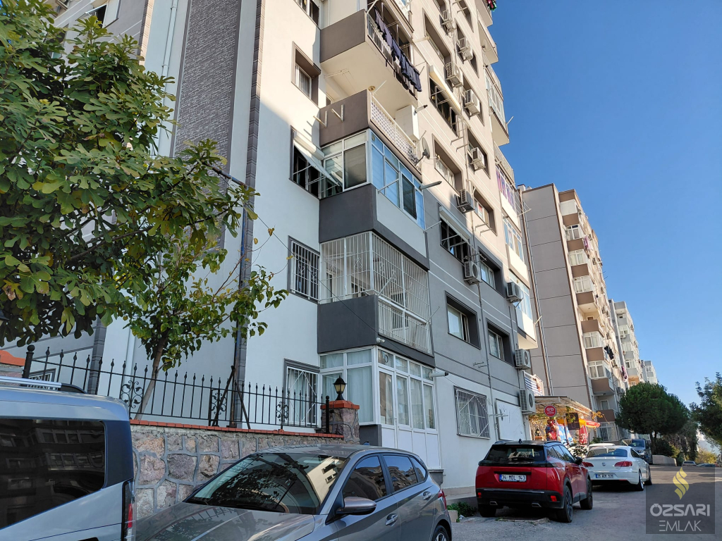 BORNOVA EVKA 4 DE 1+1 FİYATINA 2+1 KAPALI MUTFAK GÜNEY CEPHE SATILIK DAİRE