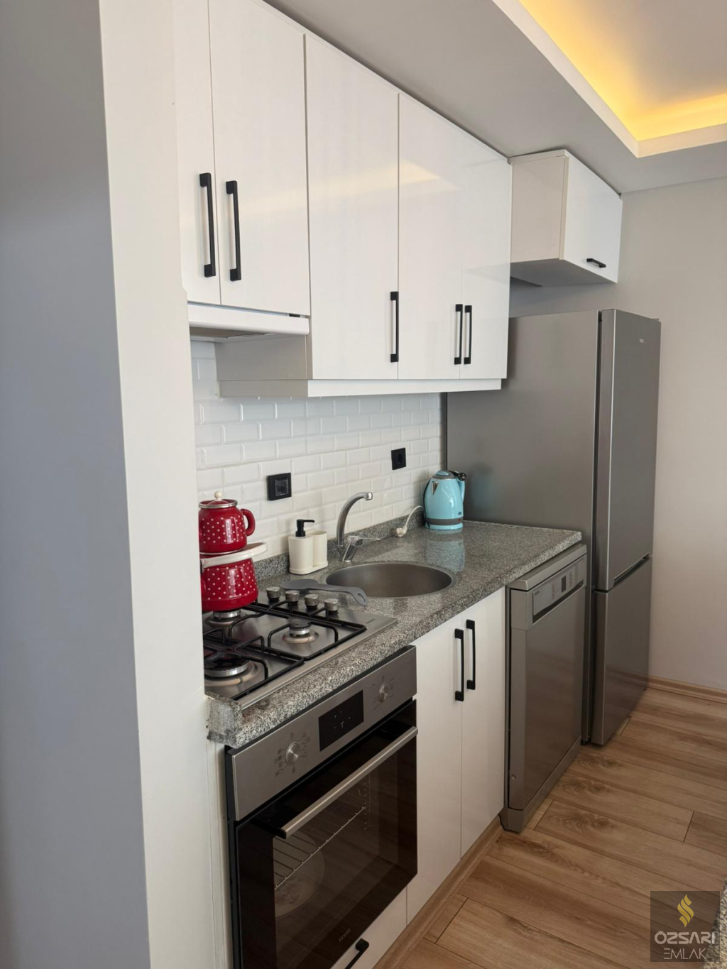 BORNOVA EVKA 4 FULL EŞYALI DOĞALGAZLI KİRALIK DAİRE