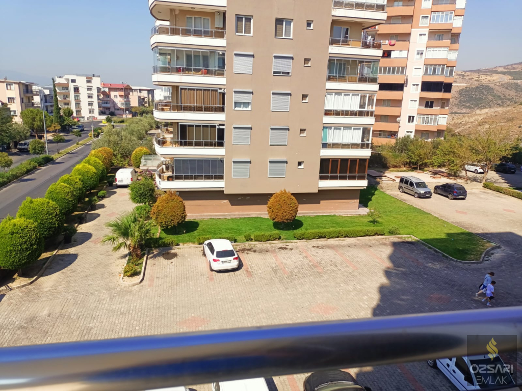 BORNOVA İNÖNU BARBAROS CADDESİNDE EGEYAŞAM EVLERİ SİTESİNDE 3+1FULL YAPILI DAİRE