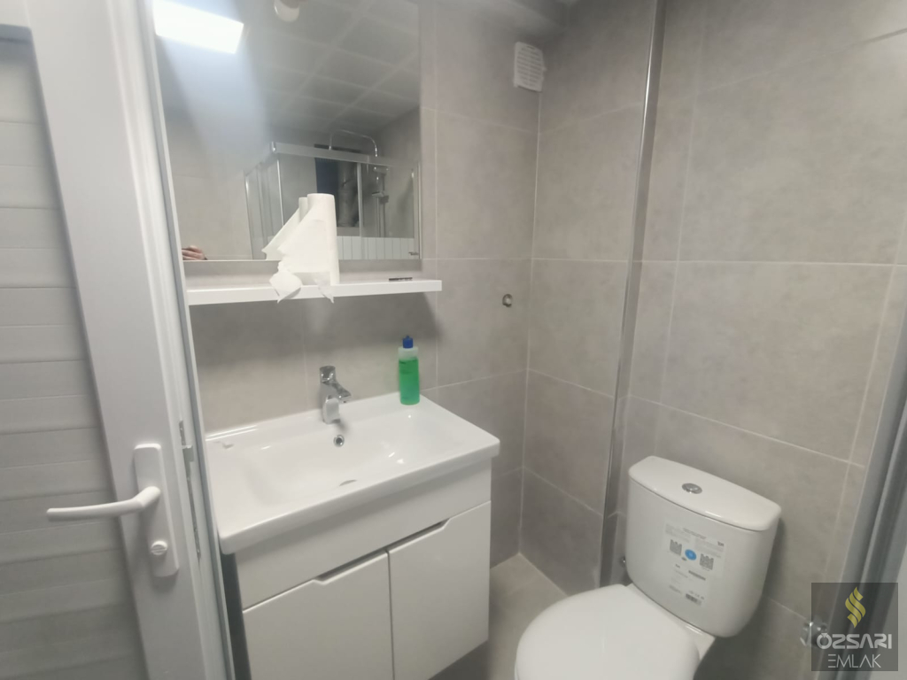 BORNOVA EVKA 1+1 DOĞALGAZLI YAPILI KAPALI MUTFAK KİRALIK DAİRE