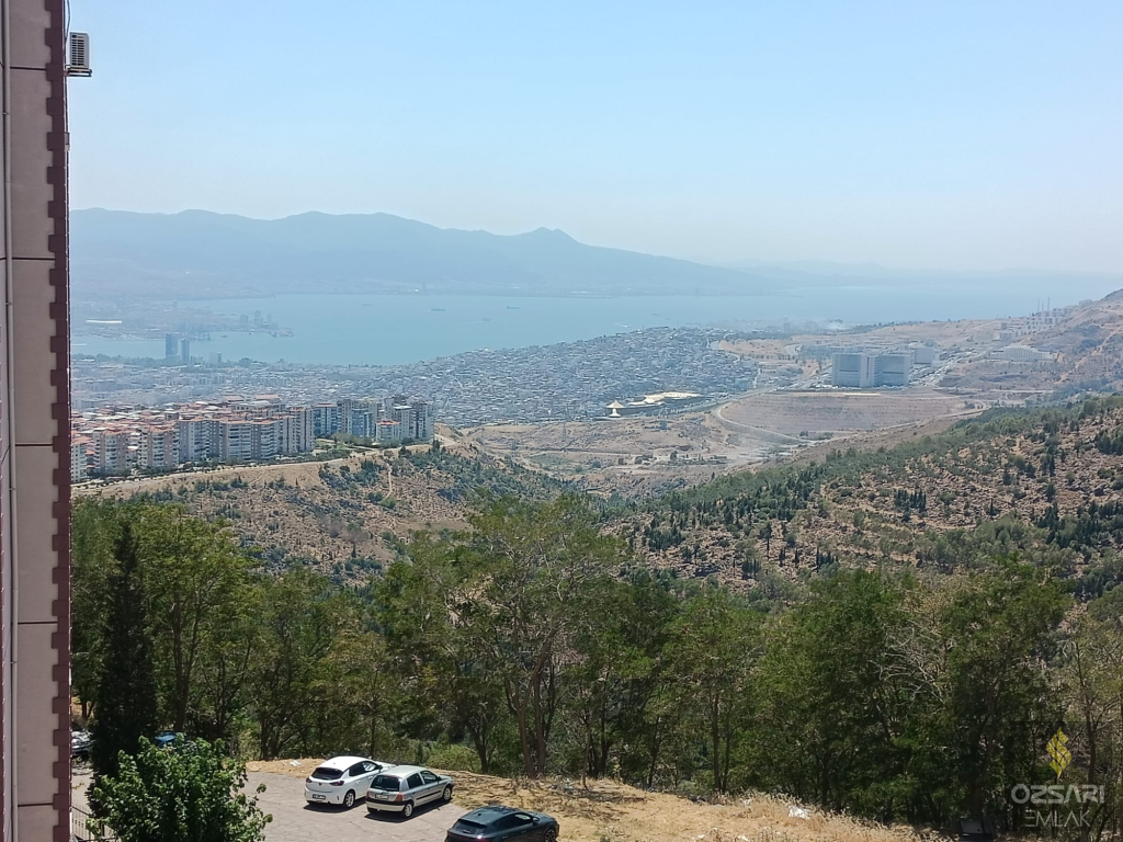 BORNOVA EVKA 4 2+1 DENİZ MANZARALI KİRALIK DAİRE