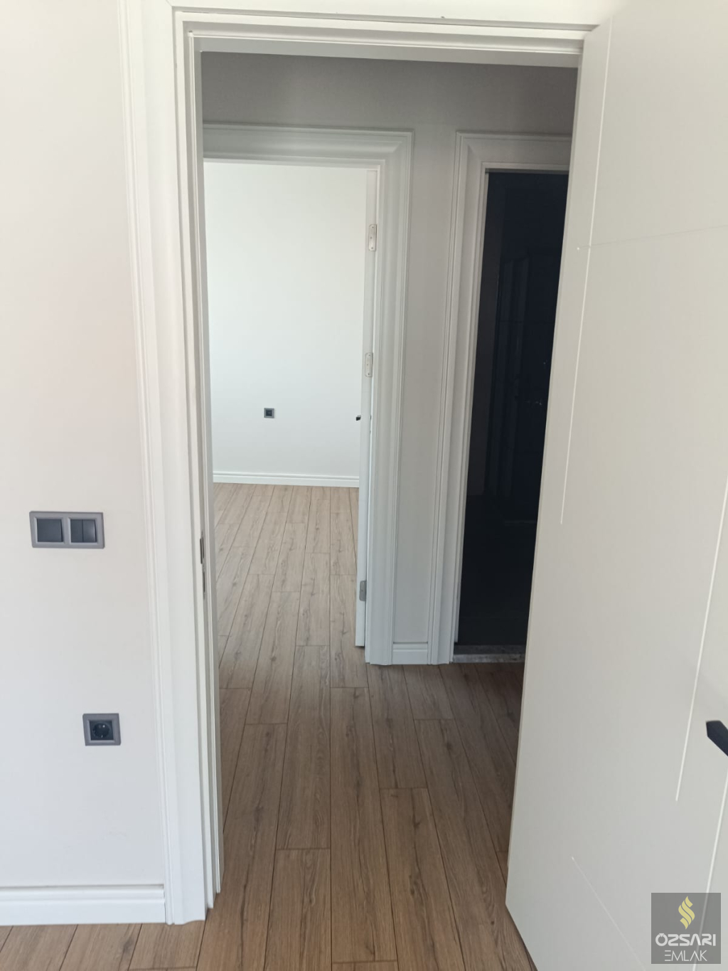 BORNOVA ŞEHİRHASTANESİ KARŞISI ÖZEL TERASLI EBEVEYN BANYOLU GİYİNME ODALI SATILI