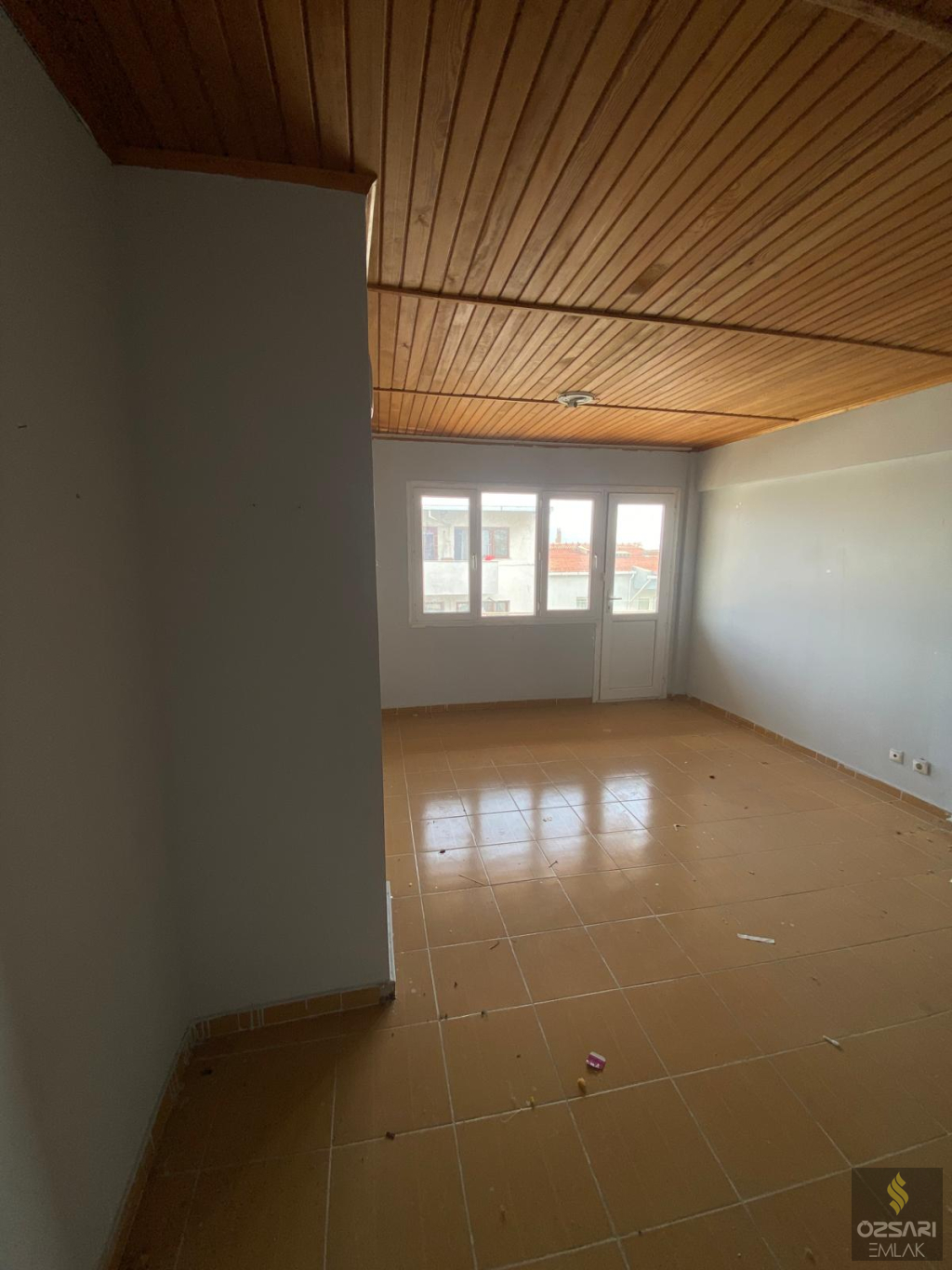 Bornova İnönü Mah. 4katlı 4daireli Komple Satılık Bina