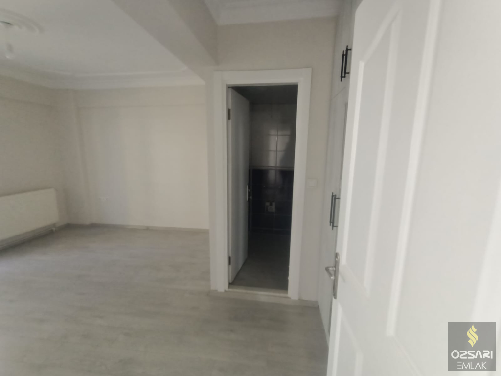 BORNOVA İNÖNU BARBAROS CADDESİNDE EGEYAŞAM EVLERİ SİTESİNDE 3+1FULL YAPILI DAİRE