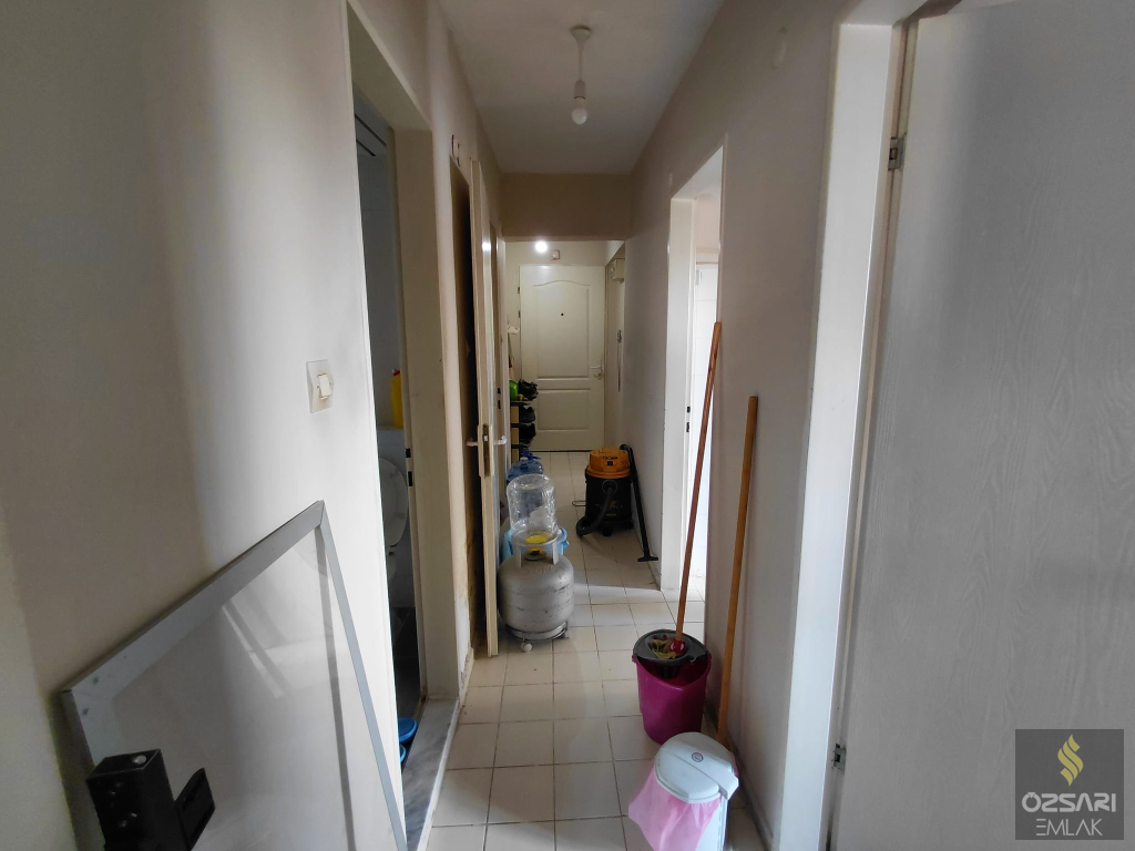 BORNOVA EVKA 4 DE 1+1 FİYATINA 2+1 KAPALI MUTFAK GÜNEY CEPHE SATILIK DAİRE