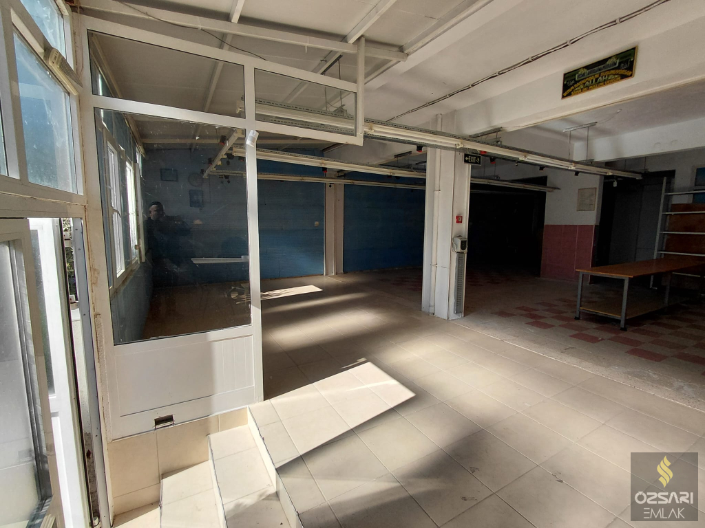 BORNOVA İNÖNÜ MAHALLESİNDE HER İŞE UYGUN KULLANIŞLI FERAH DÜKKAN