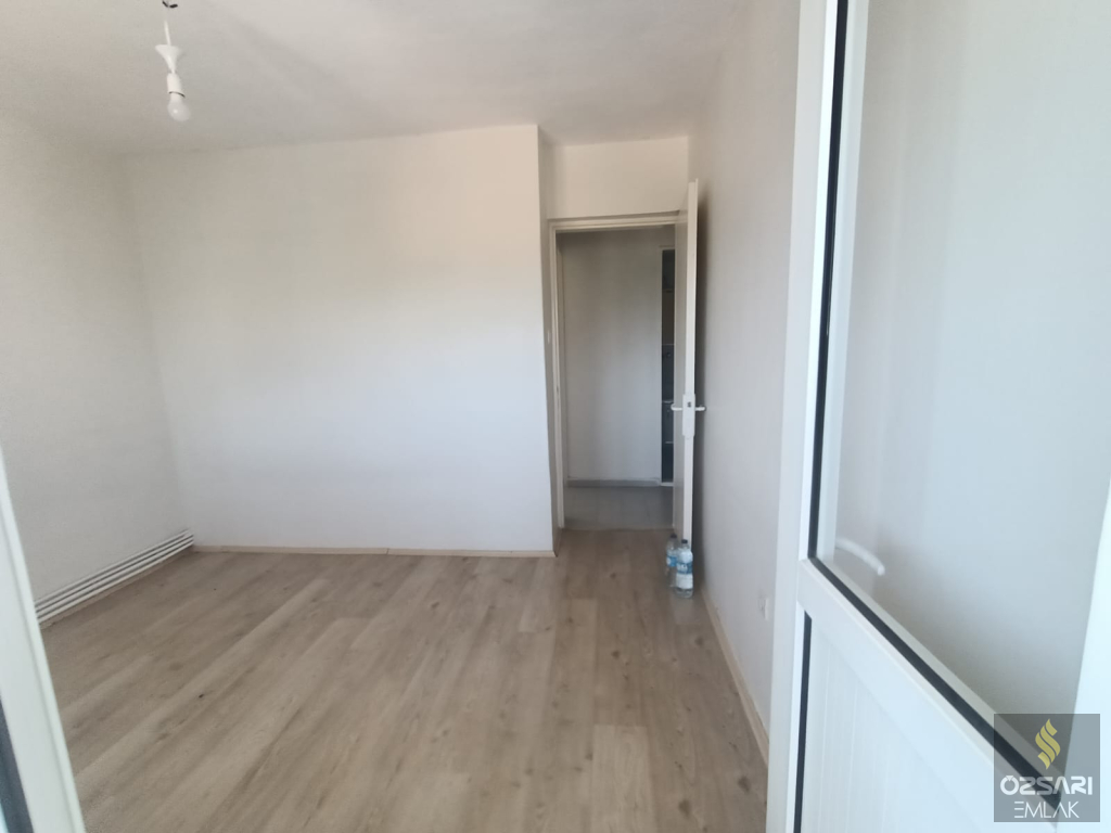 BORNOVA EVKA 4  MİGROS KARŞISI 2+1 DOĞALGAZLI KİRALIK DAİRE