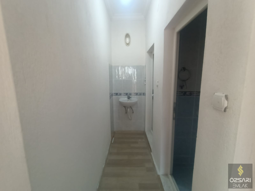 BORNOVA İNÖNÜ MAHALLESİNDE 2+1 DOĞALGAZLI KİRALIK DAİRE