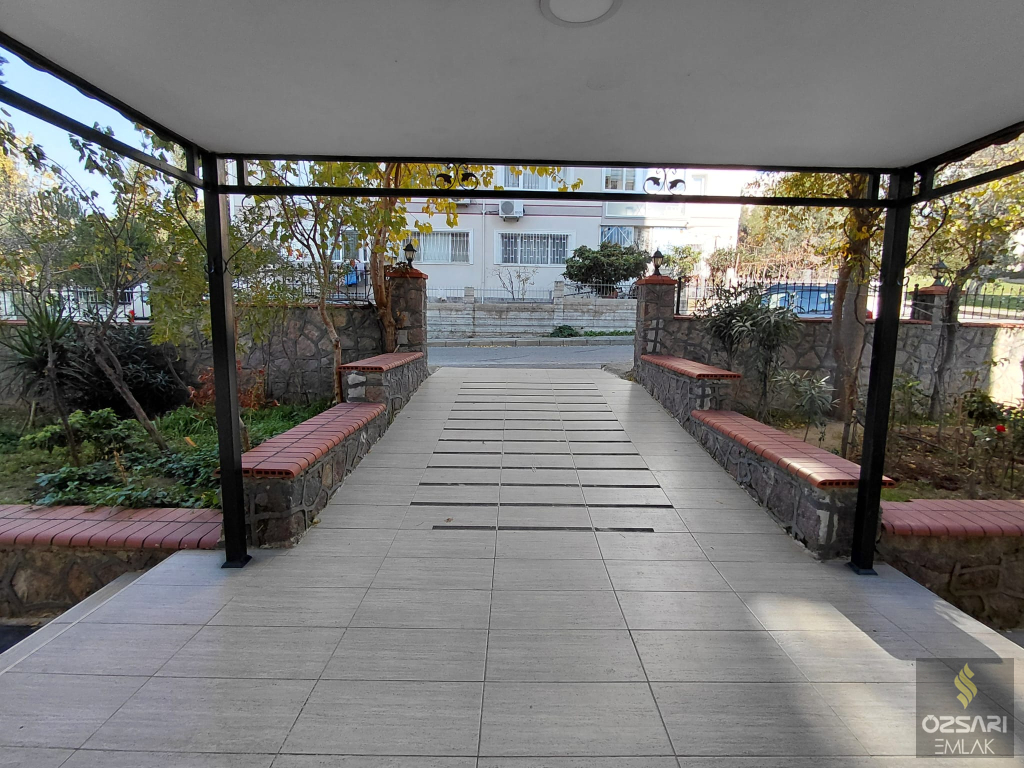 BORNOVA EVKA 4 DE 1+1 FİYATINA 2+1 KAPALI MUTFAK GÜNEY CEPHE SATILIK DAİRE