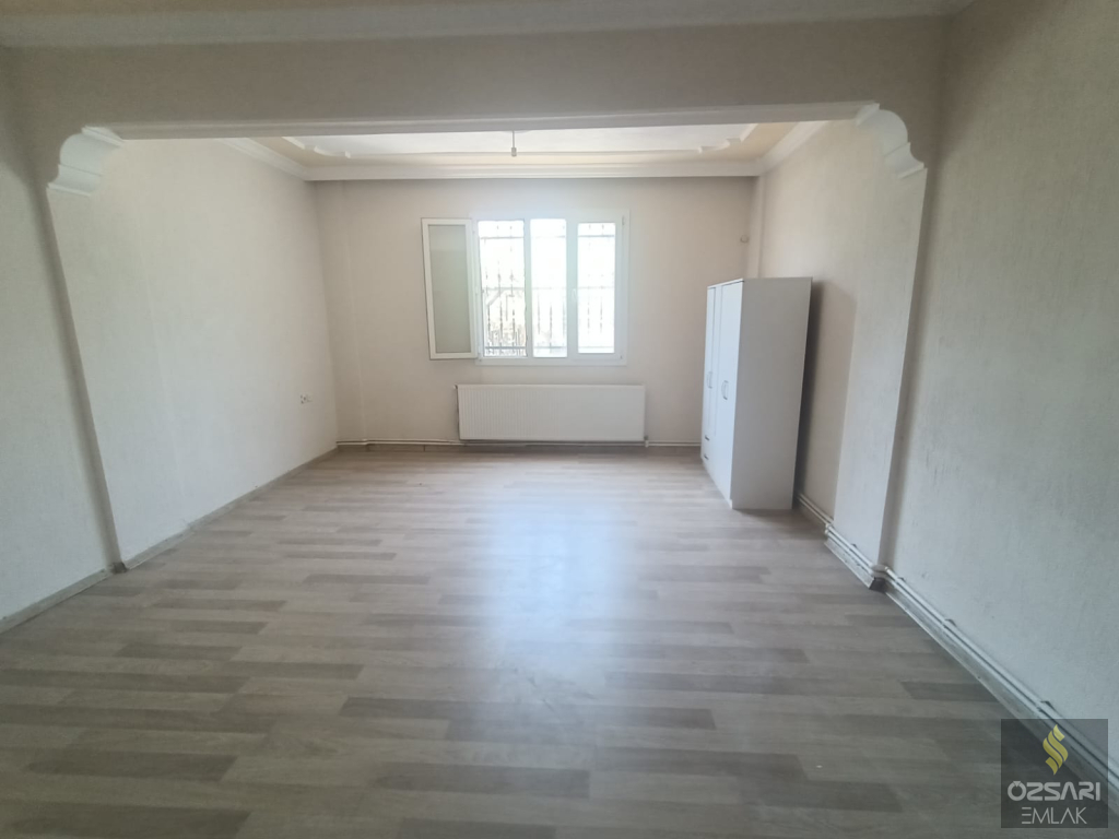 BORNOVA İNÖNÜ MAHALLESİNDE 2+1 DOĞALGAZLI KİRALIK DAİRE