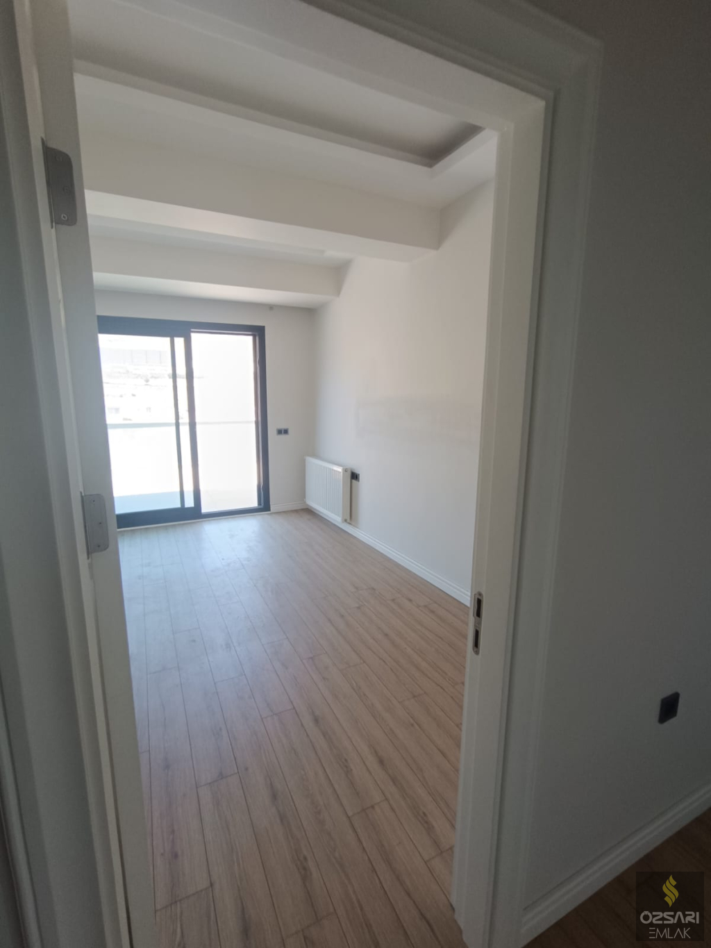 BORNOVA ŞEHİRHASTANESİ KARŞISI ÖZEL TERASLI EBEVEYN BANYOLU GİYİNME ODALI SATILI
