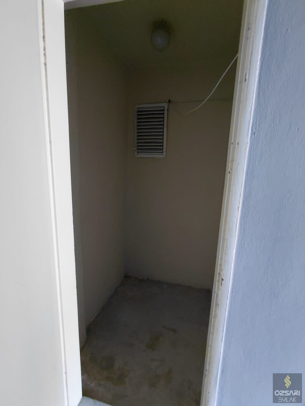 BORNOVA EVKA 4 2+1 AÇIK MUTFAK DOĞALGAZLI KİRALIK DAİRE