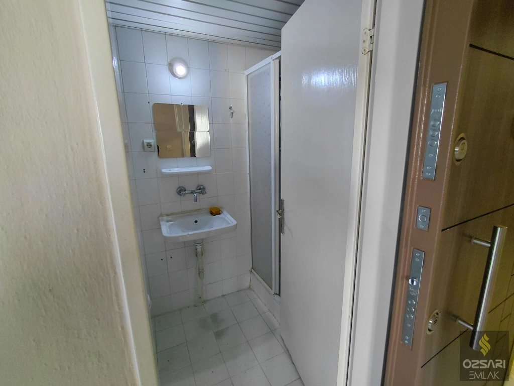 BORNOVA EVKA4 2+1 DOĞALGAZLI FERAH KİRALIK DAİRE