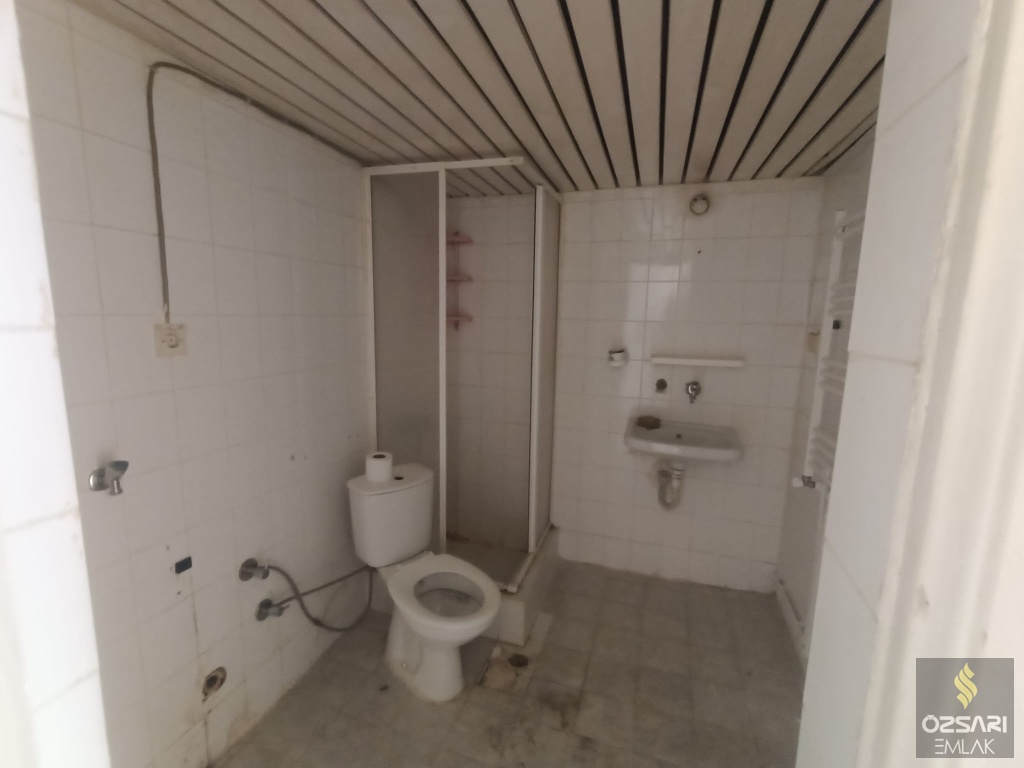 BORNOVA EVKA 4 3+1 DOĞALGAZLI KİRALIK DAİRE