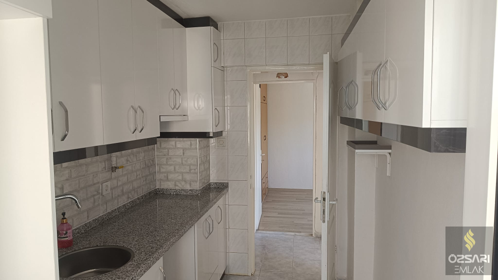 BORNOVA EVKA 4 3+1 DOĞALGAZLI KİRALIK DAİRE